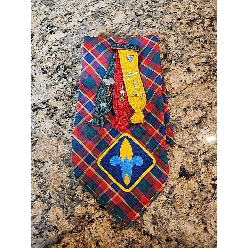 Weblos Neckercheif And‎ Pins